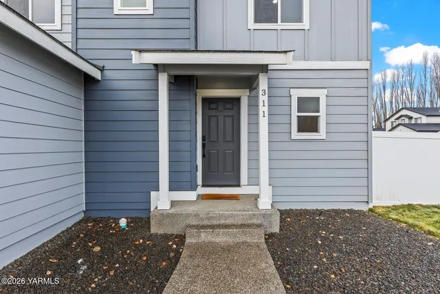 $369,500 | 311 Aspen Street North, Tieton, WA 98947