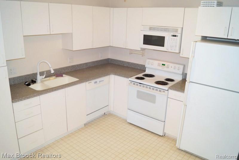 30414 Orchard Lake Road, Unit 7 Farmington, MI 48334 - Photo 4 of 22