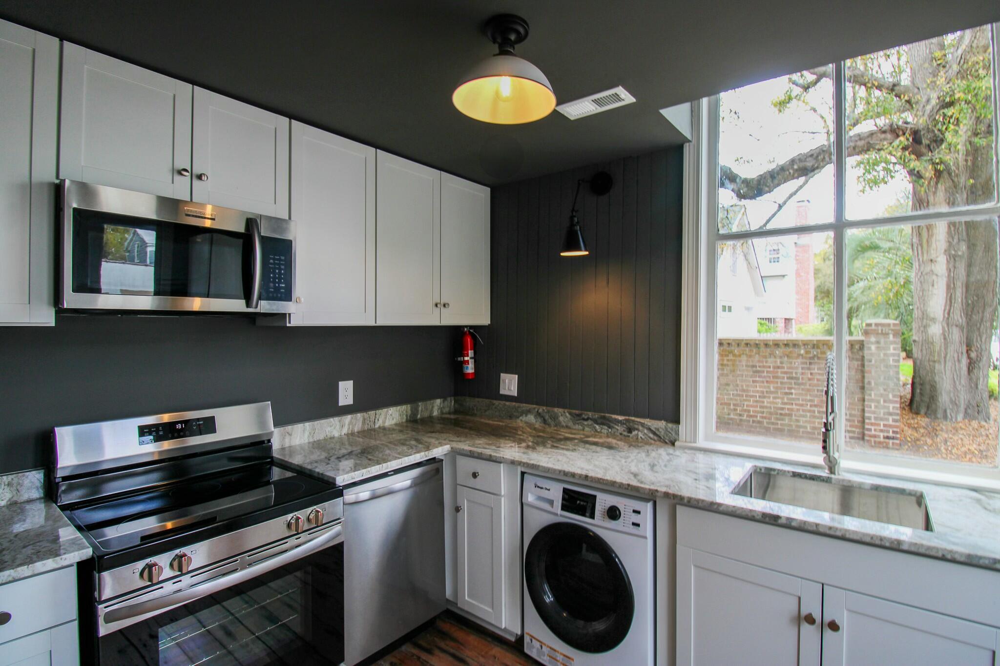 419 Whilden Street, Unit B Mount Pleasant, SC 29464 - Photo 4 of 12 tempImageIUiNl3