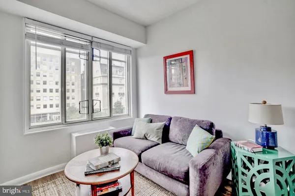 $1,725 | 1727 Massachusetts Avenue Northwest, Unit 405, Washington, DC 20036