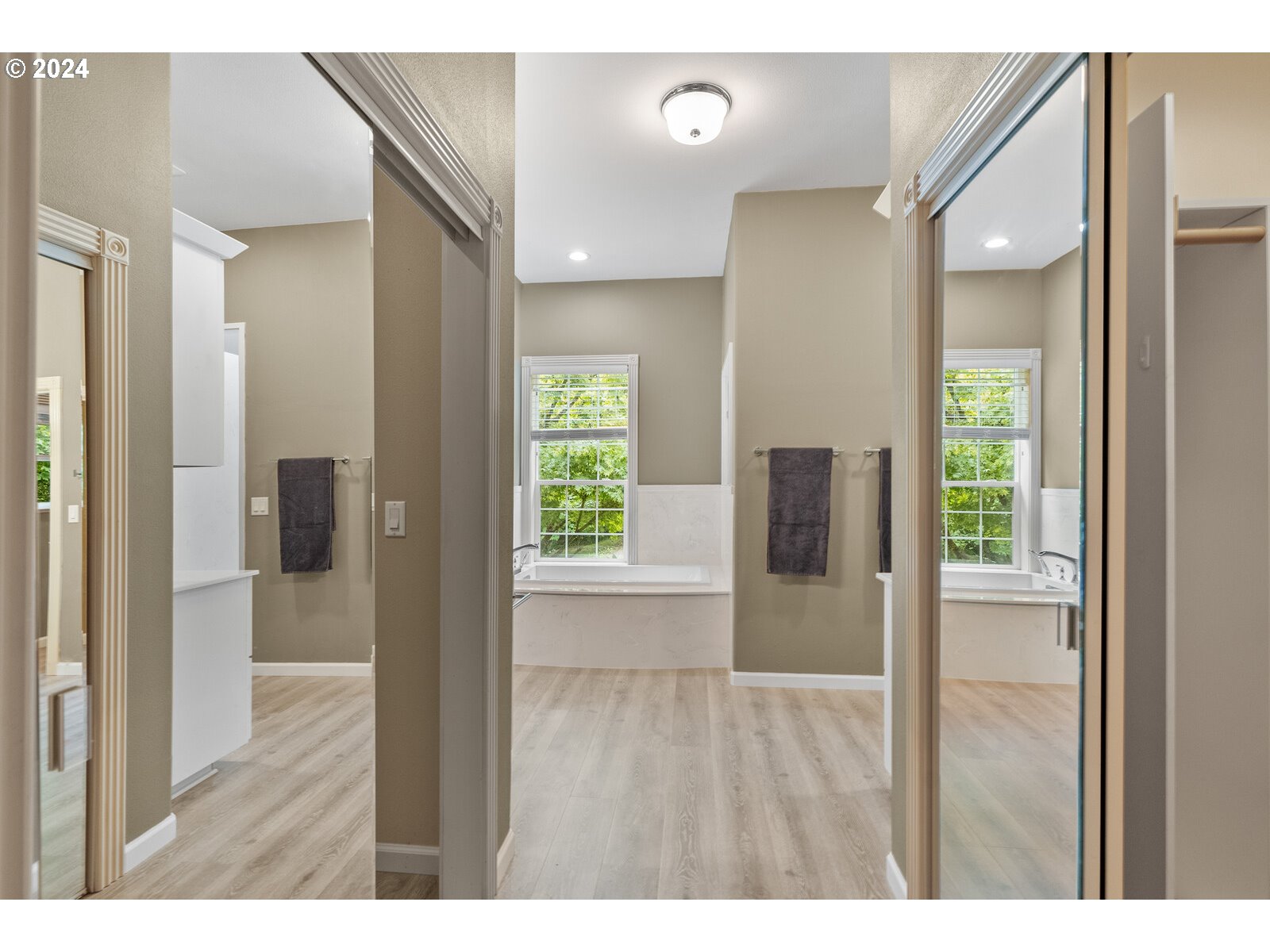 31500 Northwest 13th Avenue Ridgefield, WA 98642 - Photo 27 of 48 Owner's Suite Bathroom