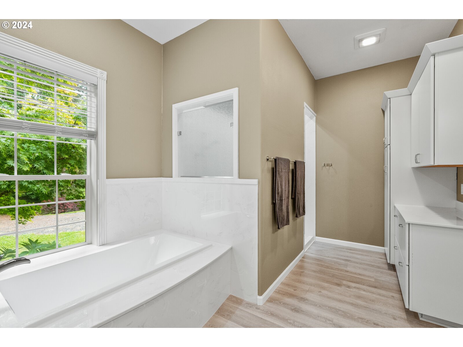 31500 Northwest 13th Avenue Ridgefield, WA 98642 - Photo 31 of 48 Owner's Suite Bathroom