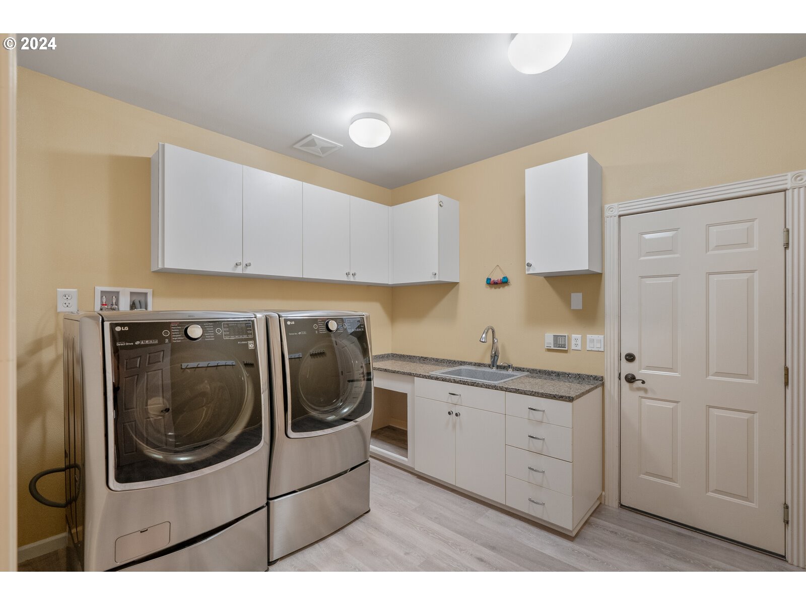31500 Northwest 13th Avenue Ridgefield, WA 98642 - Photo 32 of 48 a utility room with sink dryer and washer