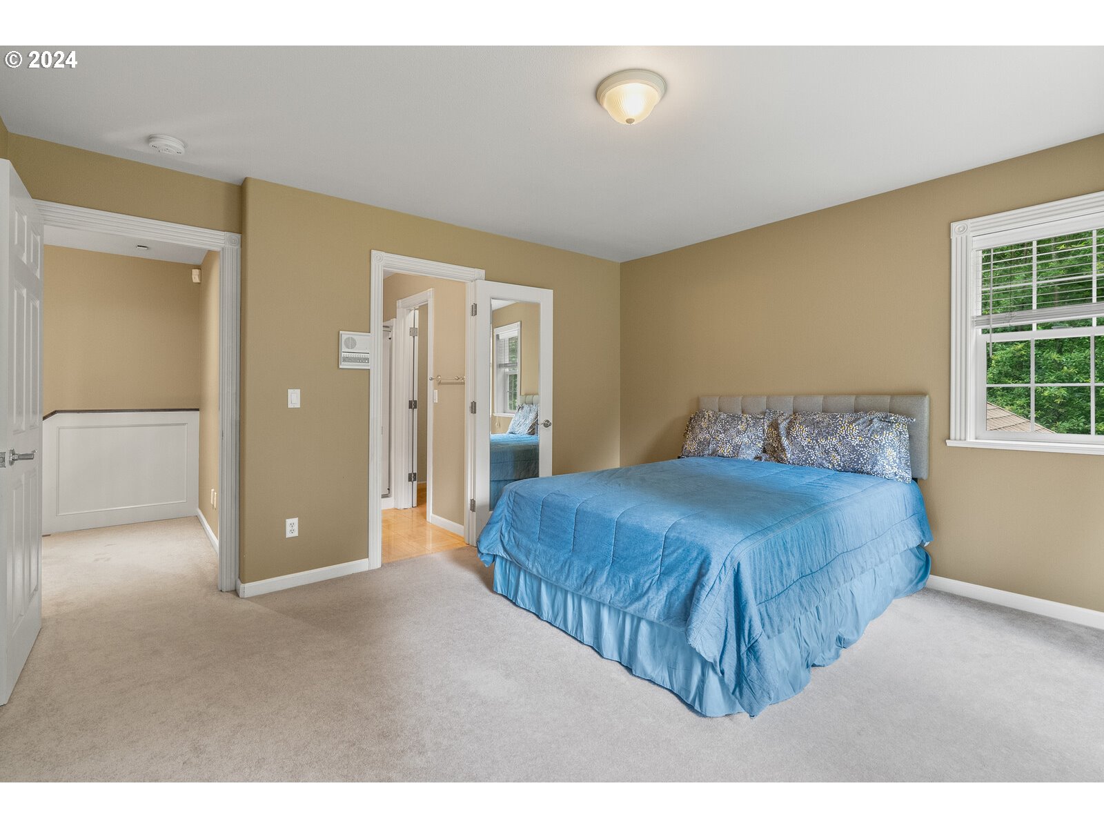 31500 Northwest 13th Avenue Ridgefield, WA 98642 - Photo 33 of 48 a bedroom with a bed and a potted plant