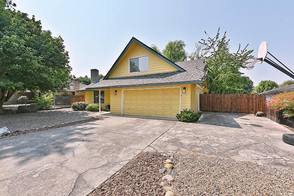 2749 Aldersgate Road Medford, OR 97504 - Photo 1 of 36 DSC_9655jaedit