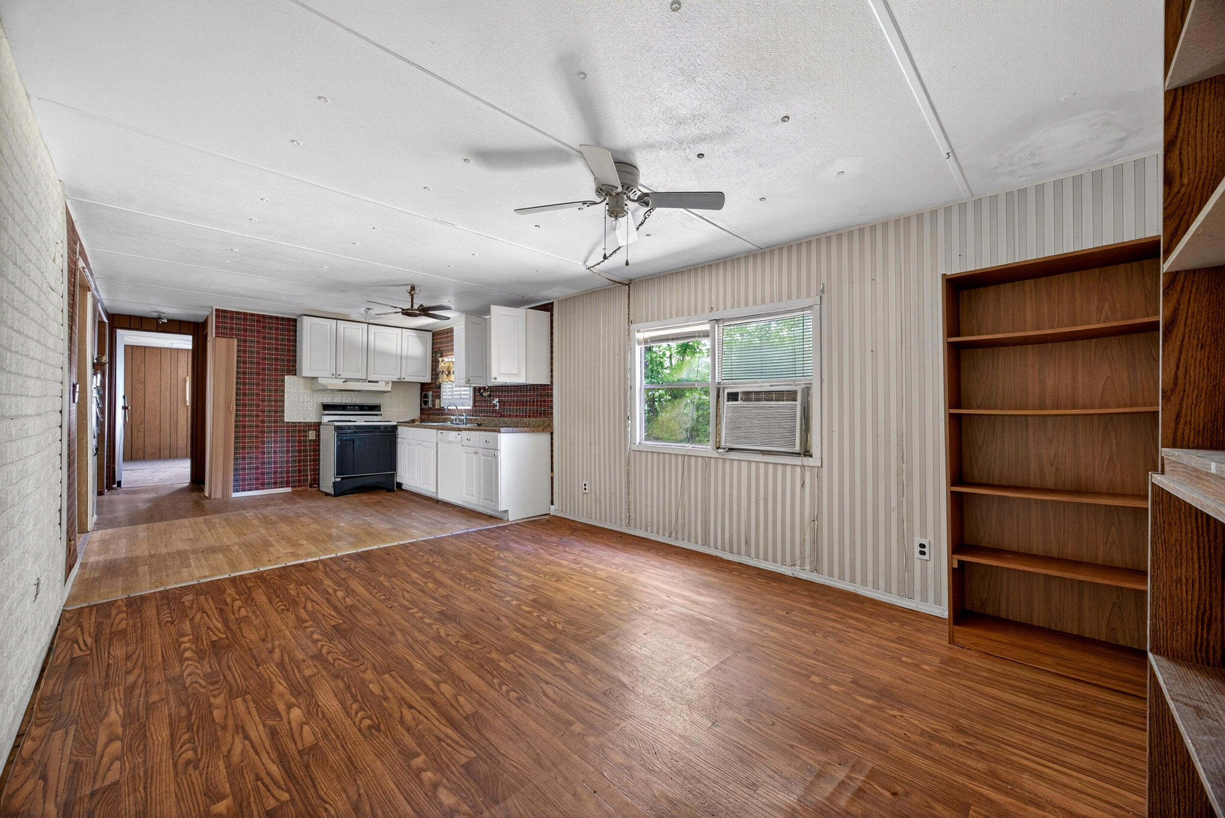 4271 Whitney Drive Sumter, SC 29154 - Photo 4 of 22 Gallery Image 4