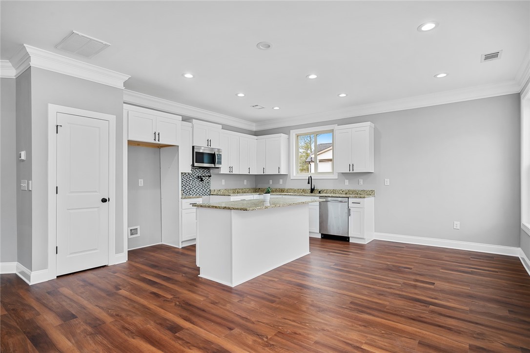 5838 Pearman Dairy Road Anderson, SC 29625 - Photo 17 of 47 Kitchen & Dining Area