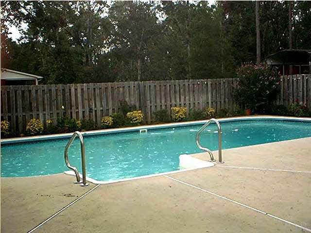 5440 Kauffman Road Milton, FL 32583 - Photo 21 of 22 Looks Great even in the Rain