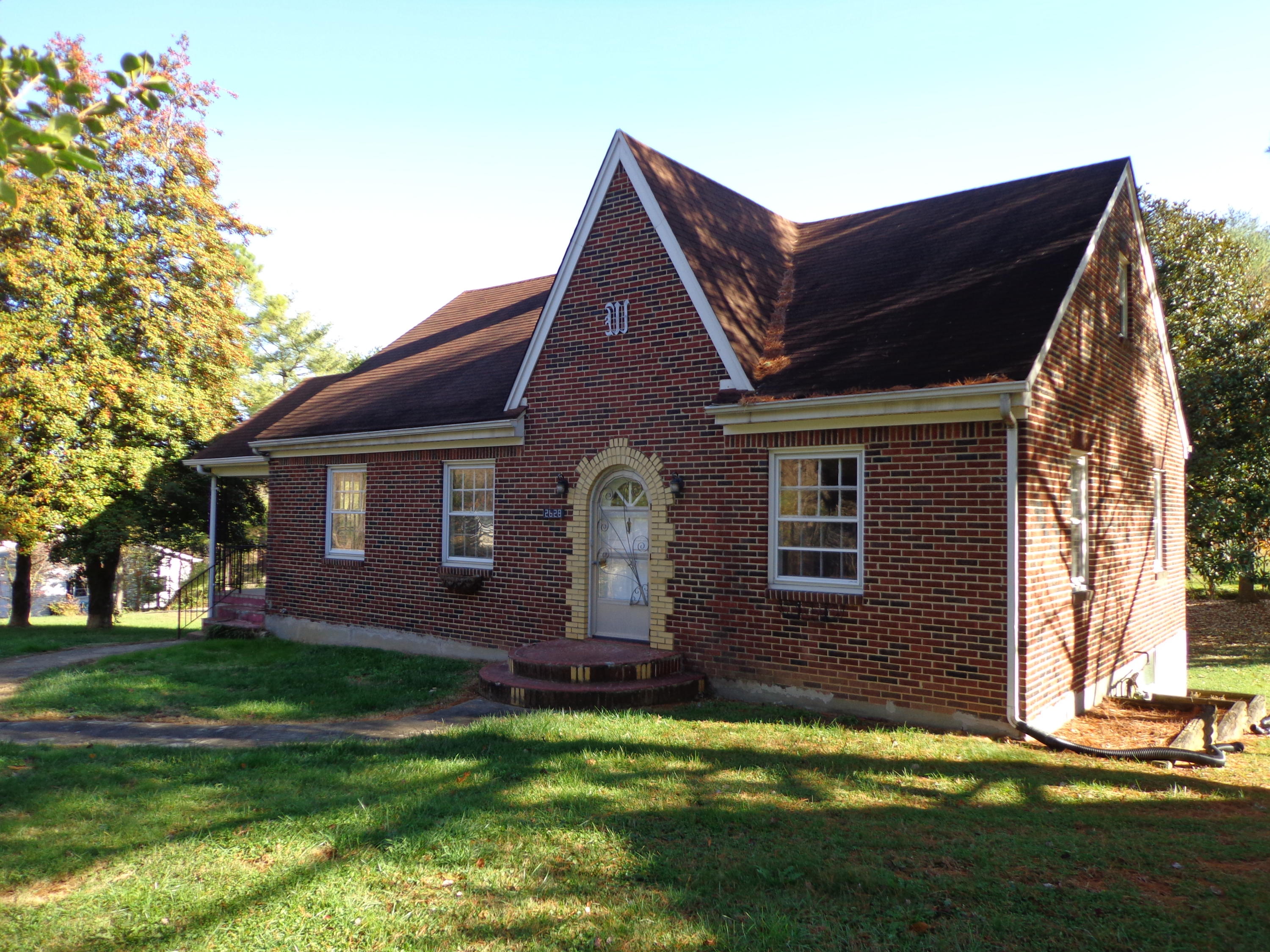 2628 Bandy Road Southeast Roanoke, VA 24014 - Photo 2 of 66 DSC07840