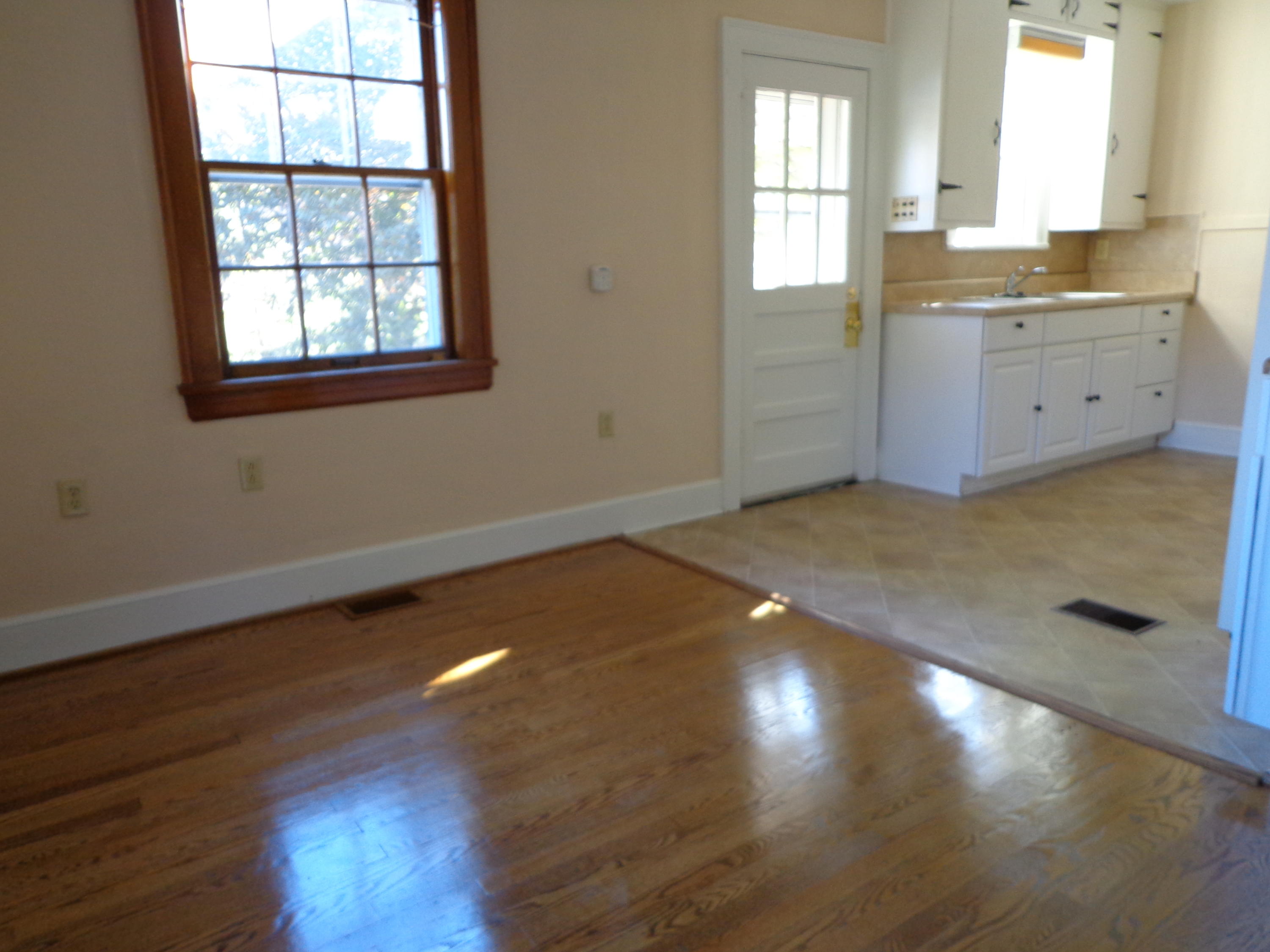 2628 Bandy Road Southeast Roanoke, VA 24014 - Photo 11 of 66 DSC07862