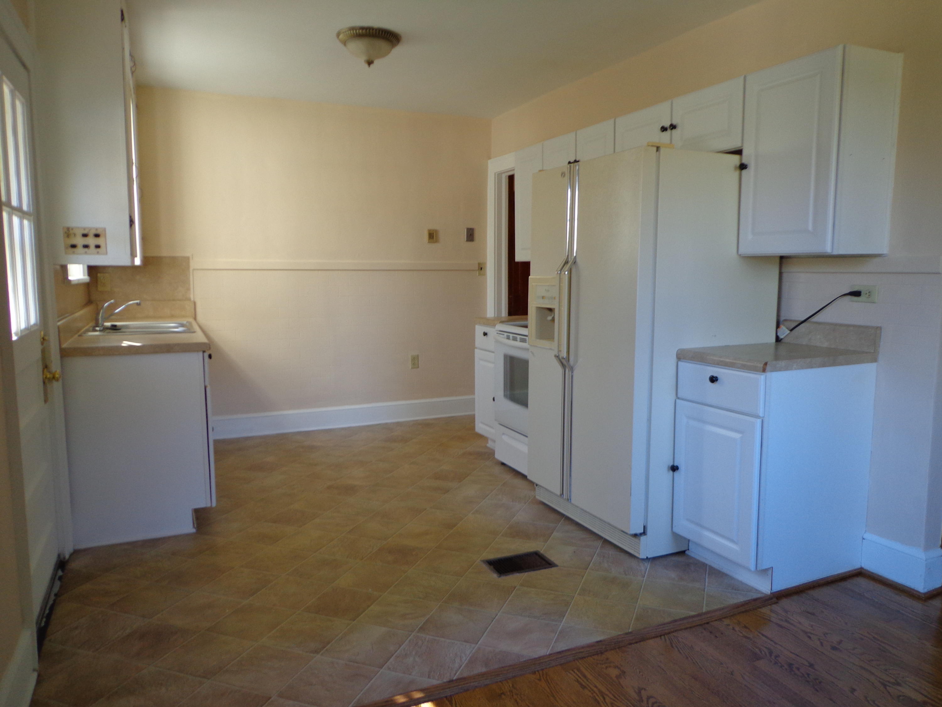 2628 Bandy Road Southeast Roanoke, VA 24014 - Photo 4 of 66 DSC07854