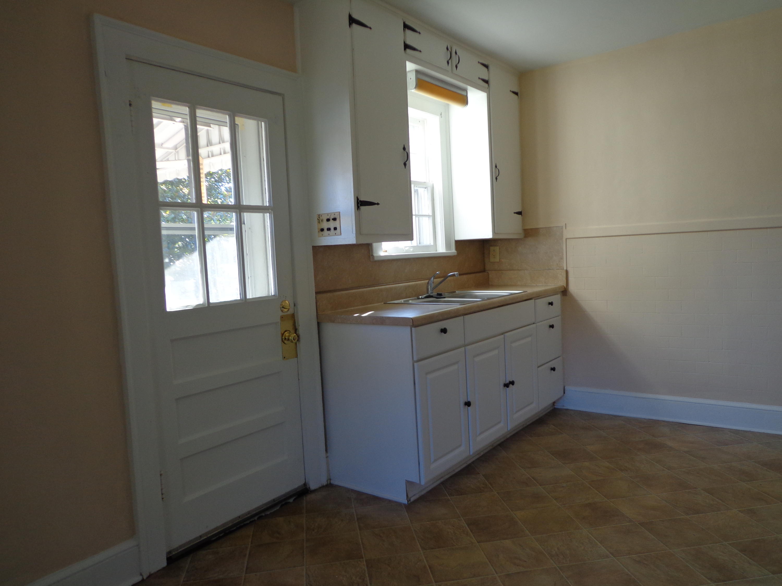2628 Bandy Road Southeast Roanoke, VA 24014 - Photo 5 of 66 DSC07855