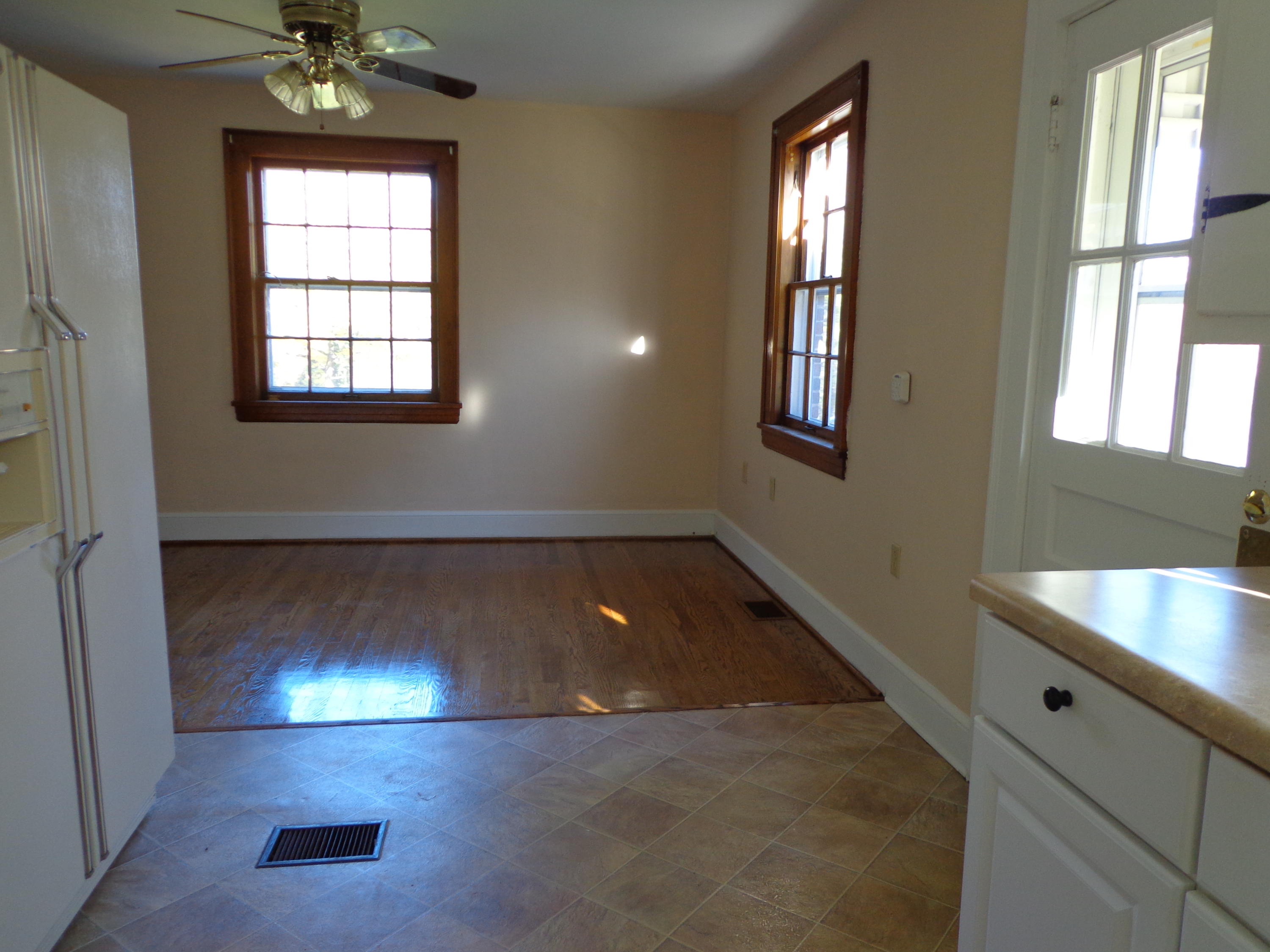 2628 Bandy Road Southeast Roanoke, VA 24014 - Photo 7 of 66 DSC07858