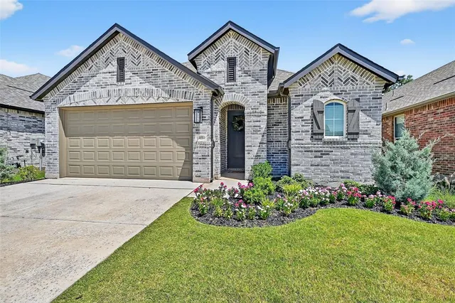front view of house with a yard
