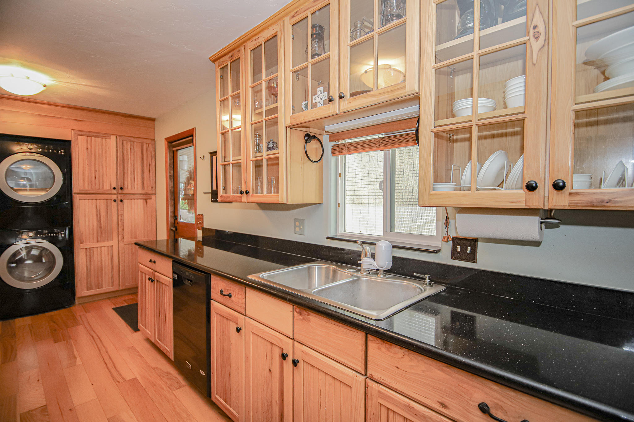 3955 South Stage Road, Unit 53 Medford, OR 97501 - Photo 8 of 29 Kitchen and Laundry