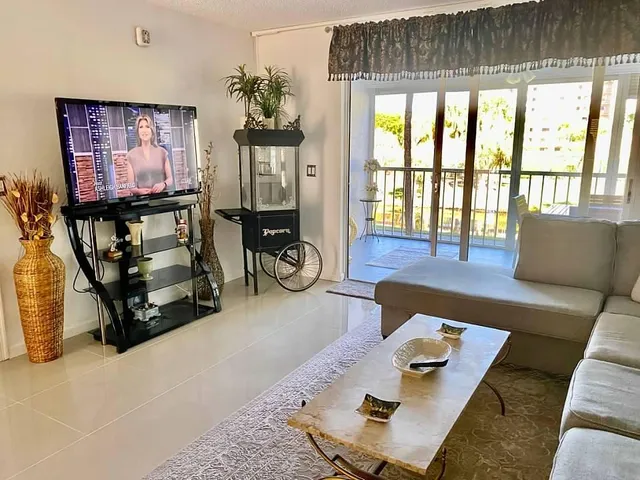 $1,895 | 14527 Bonaire Boulevard, Unit 207, Delray Beach, FL 33446