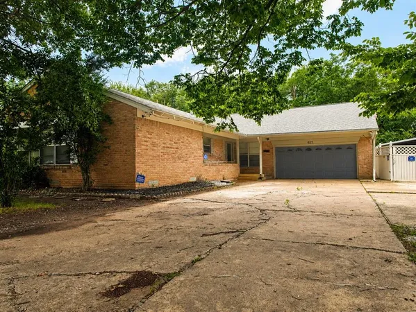$275,000 | 627 Kingston Drive, Irving, TX 75061
