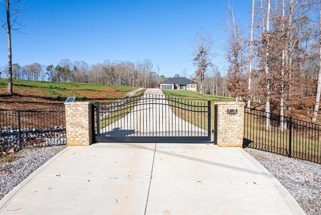 1390 Null Road Lincolnton, NC 28092 - Photo 2 of 37 Gallery Image 2