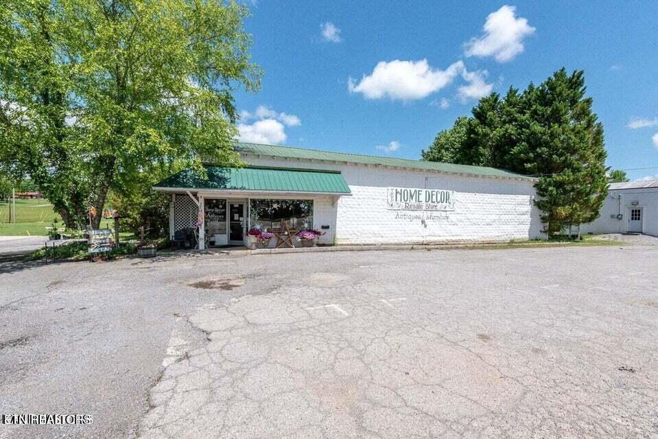 6710 Morganton Road Greenback, TN 37742 - Photo 4 of 20 Parking Lot for ~10 spots!