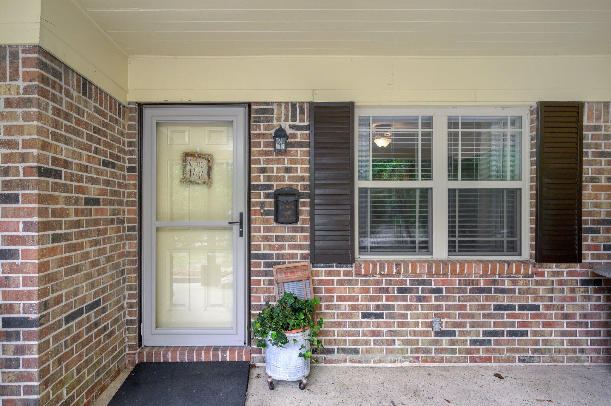 4082 Painter Branch Road Crestview, FL 32539 - Photo 5 of 49 a front view of a house