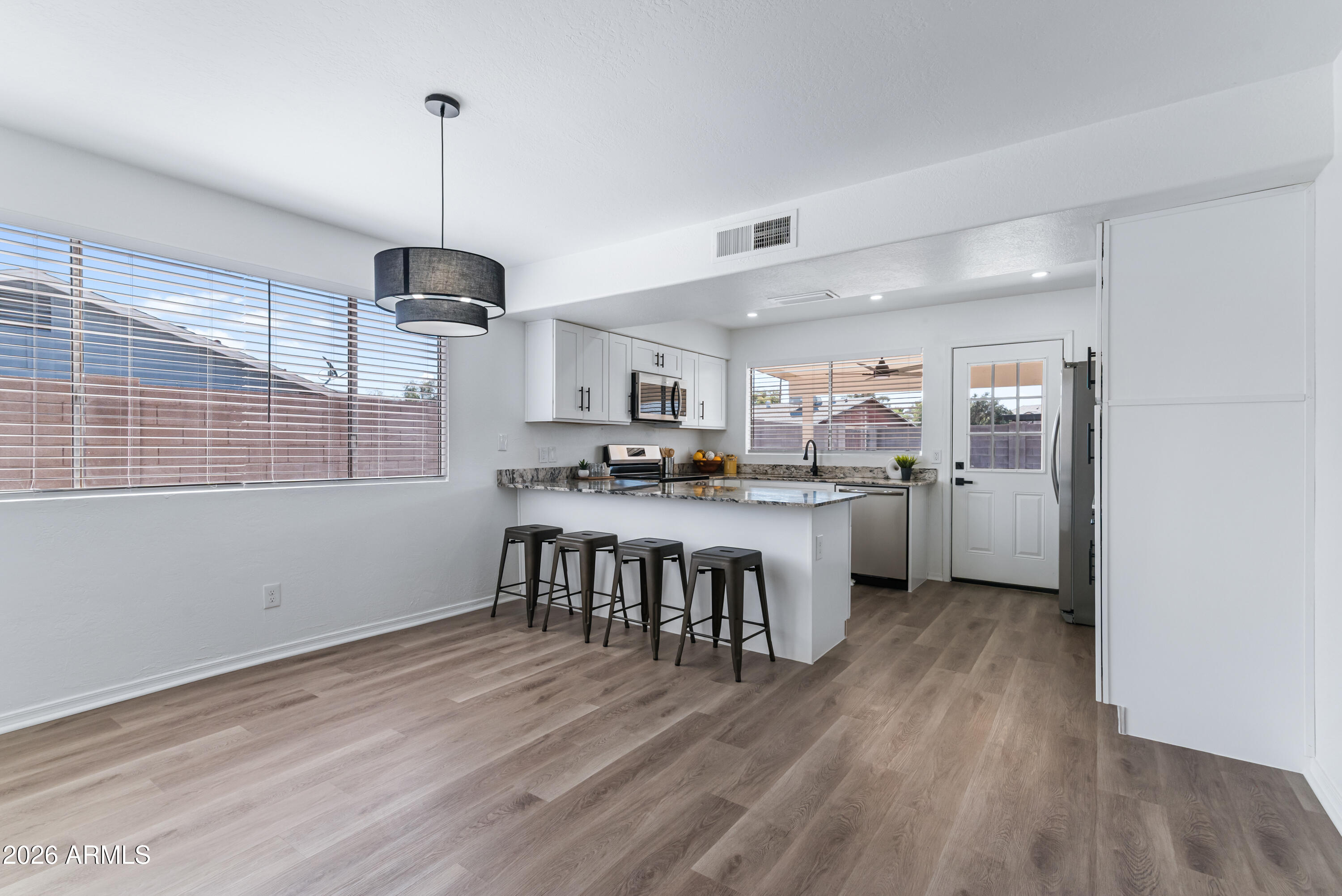 525 West El Prado Road Chandler, AZ 85225 - Photo 12 of 48 Dining/Kitchen