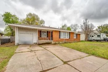 a view of a yard in front of a house
