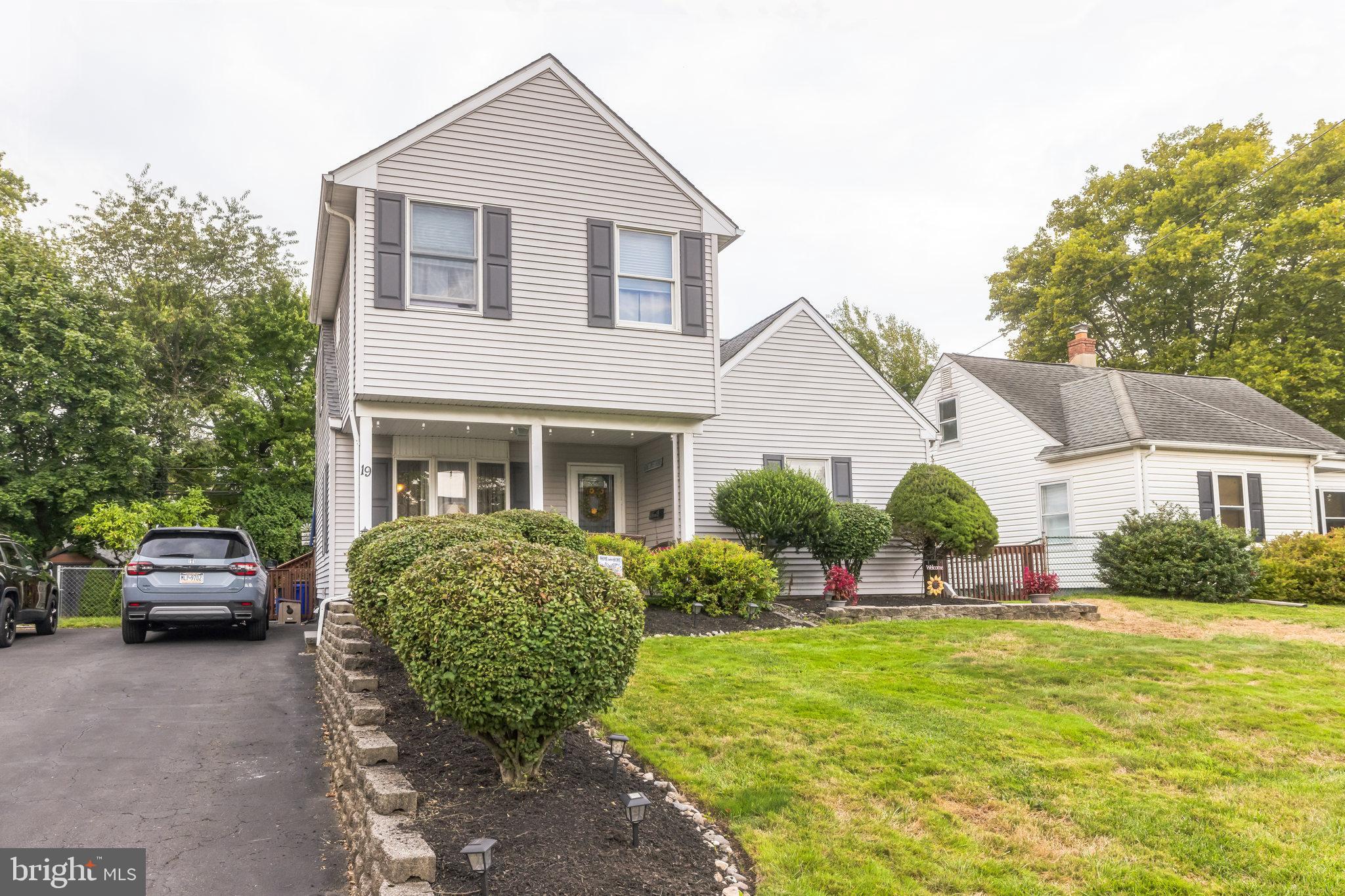 19 James Road Hatboro, PA 19040 - Photo 2 of 31 Front yard