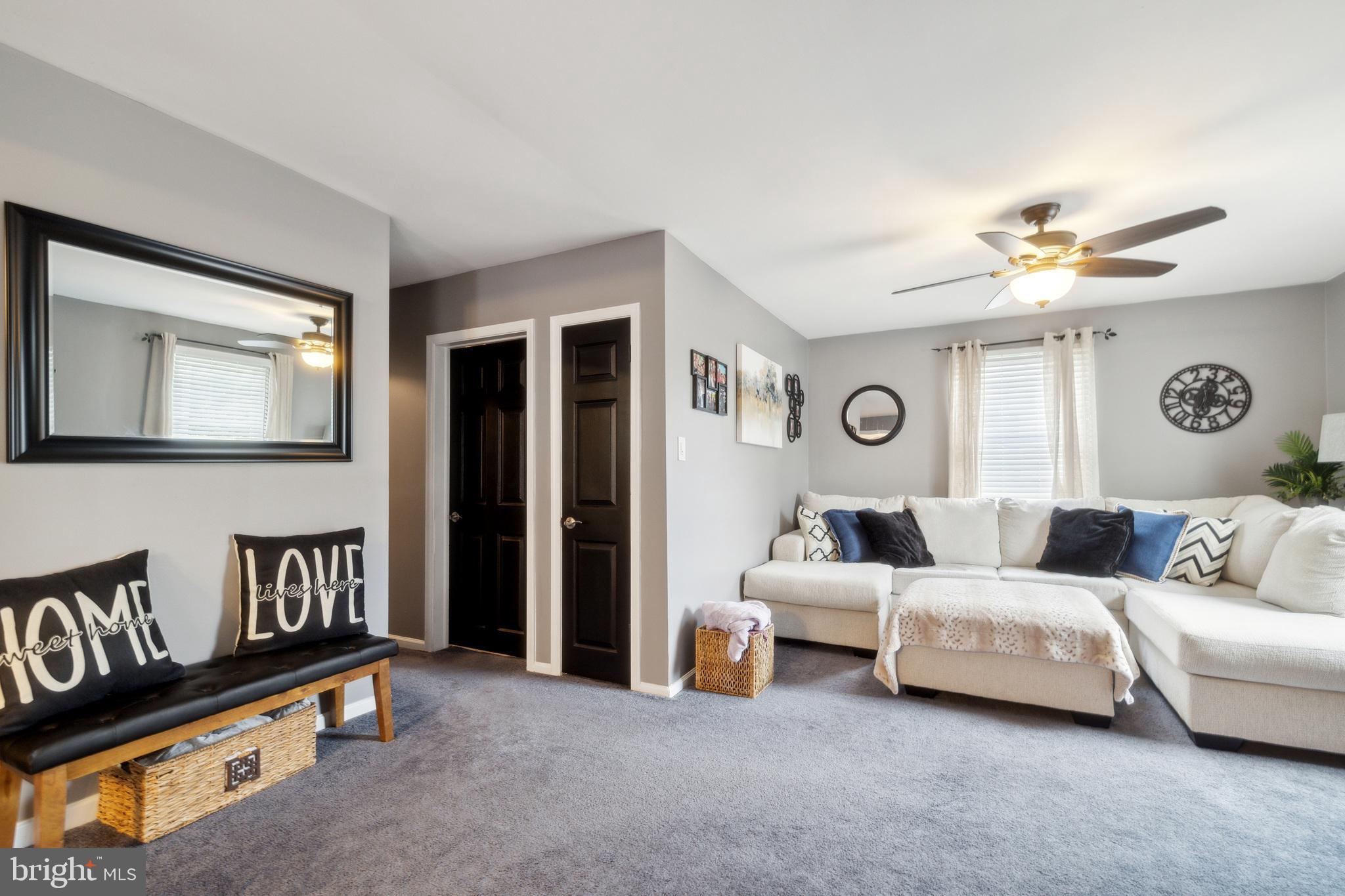 19 James Road Hatboro, PA 19040 - Photo 5 of 31 Livingroom