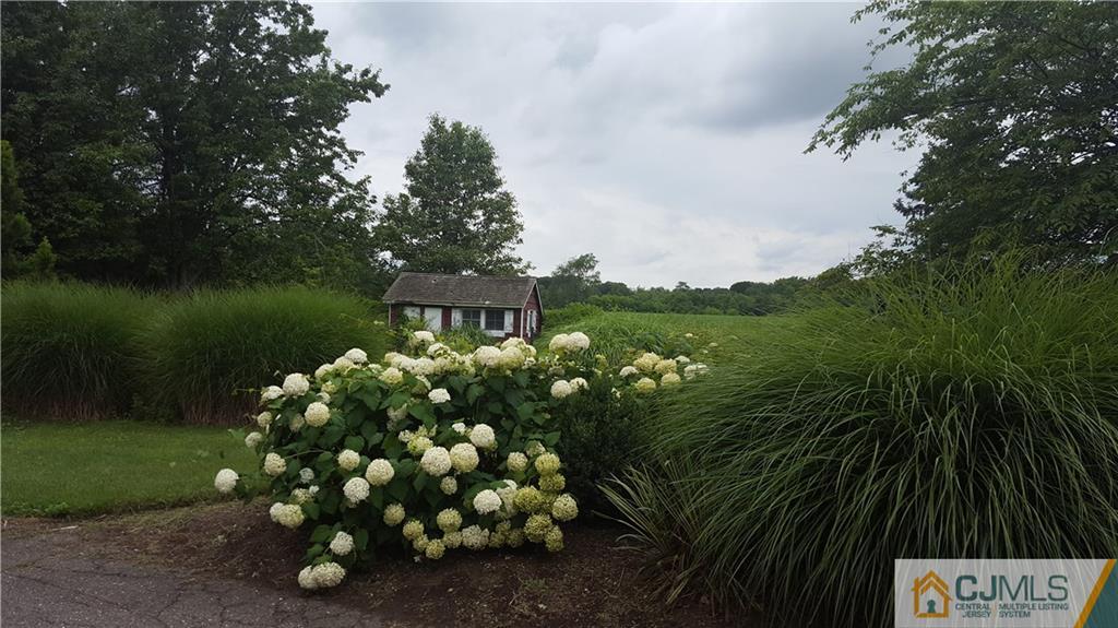 160 Friendship Road Cranbury, NJ 08512 - Photo 4 of 25 Gallery Image 4