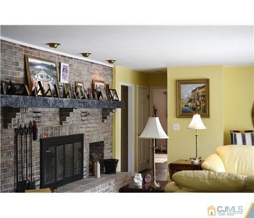 160 Friendship Road Cranbury, NJ 08512 - Photo 9 of 25 Gallery Image 9