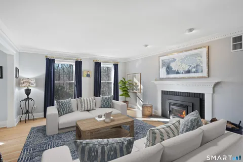 $1,199,000 | 41 Deer Hill Road, Redding, CT 06896