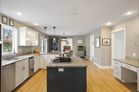 $1,199,000 | 41 Deer Hill Road, Redding, CT 06896