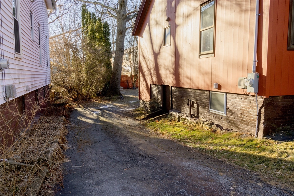 38 Park Street Webster, MA 01570 - Photo 5 of 37