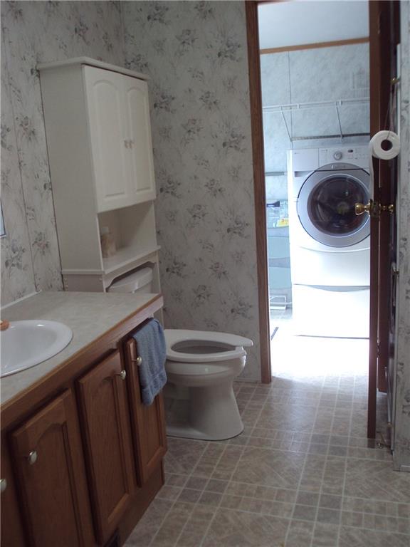 187 Andrusky Road Mercer, PA 16137 - Photo 14 of 15 Bathroom between Master bedroom and laundry area.