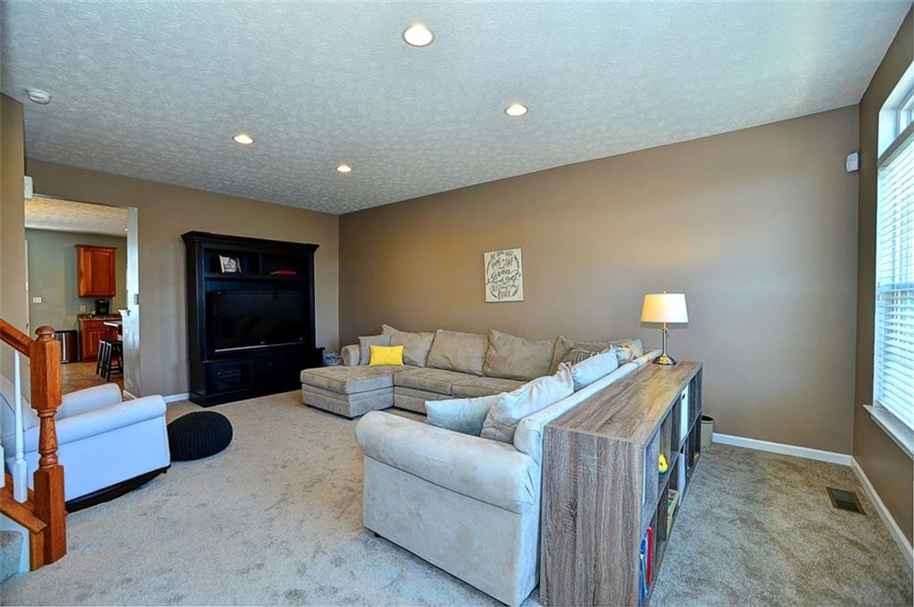 2011 Village Run Road Wexford, PA 15090 - Photo 5 of 19 Living Room/Family Room