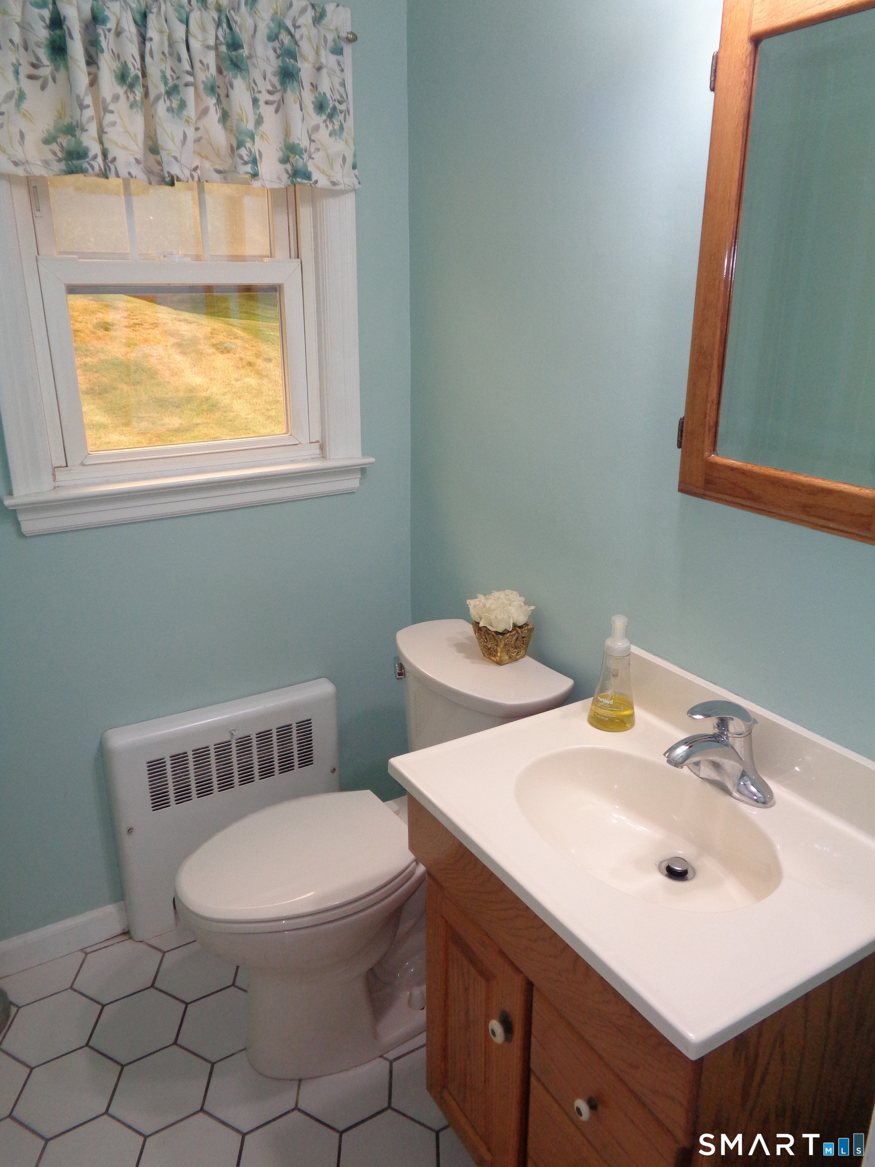 22 Scarborough Road Manchester, CT 06040 - Photo 9 of 28 Half Bath - 1st Flr