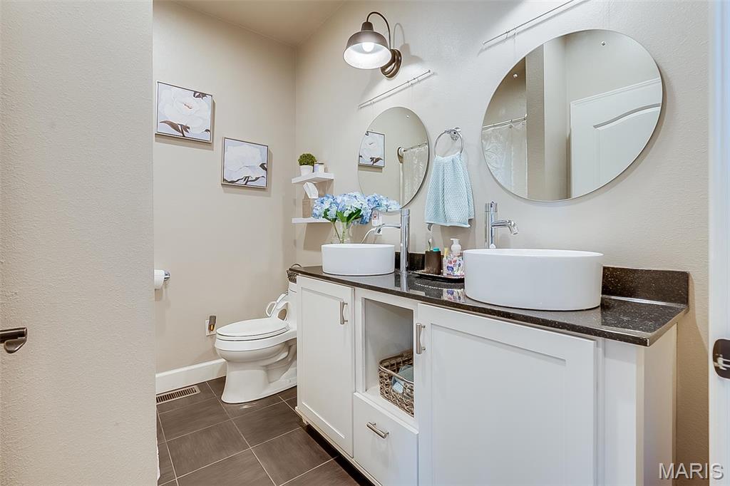 9120 Rezy Road Staunton, IL 62088 - Photo 40 of 62