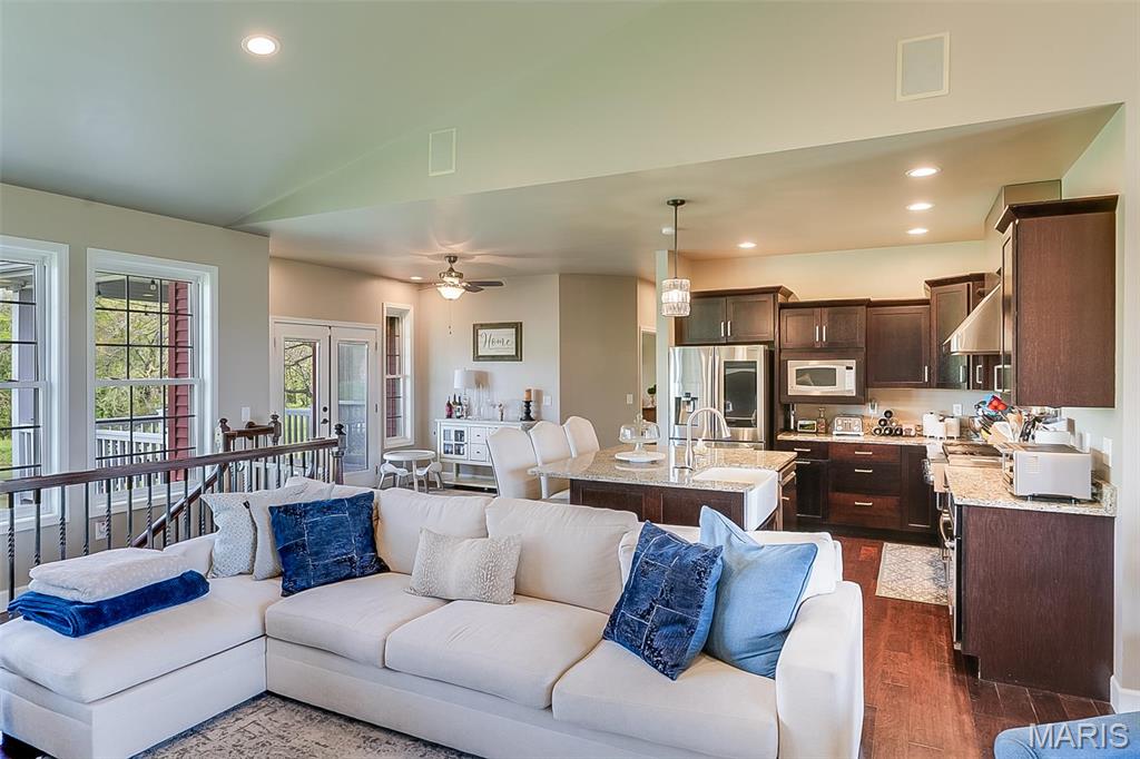 9120 Rezy Road Staunton, IL 62088 - Photo 4 of 62