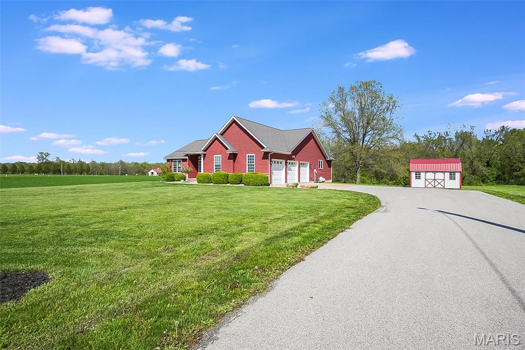9120 Rezy Road Staunton, IL 62088 - Photo 9 of 62