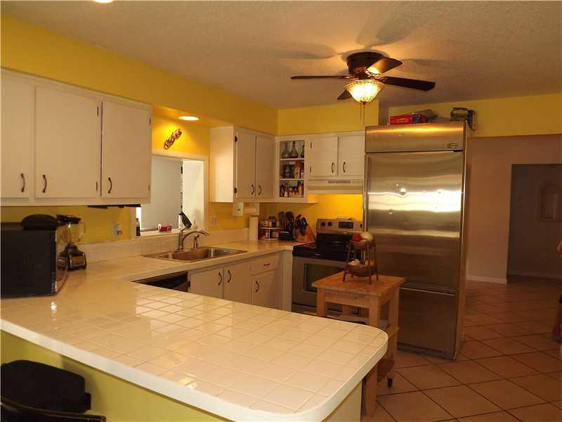 10595 Ermine Avenue Boca Raton, FL 33428 - Photo 4 of 12 Kitchen