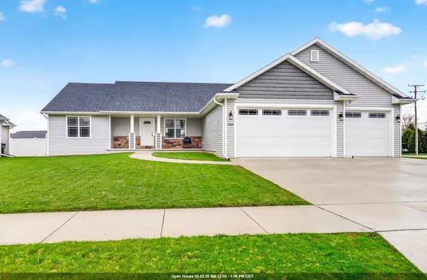 $549,900 | 3309 East Aquamarine Avenue, Appleton, WI 54913
