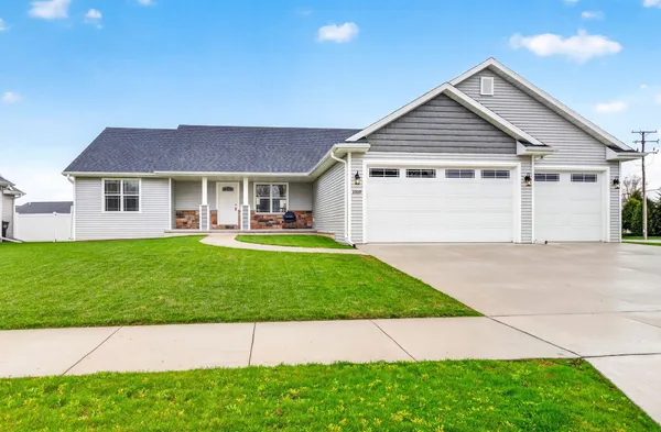 $549,900 | 3309 East Aquamarine Avenue, Appleton, WI 54913