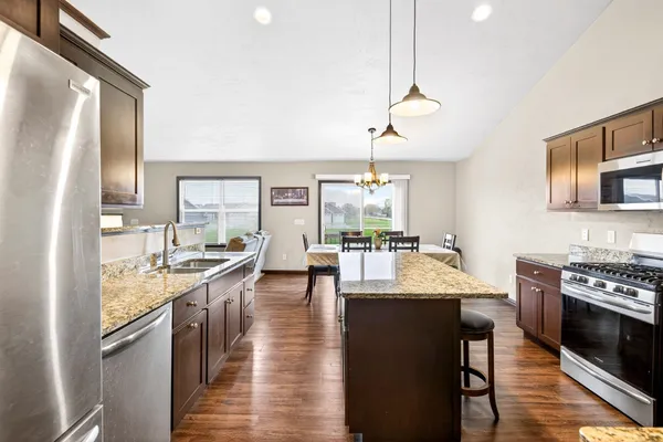 $549,900 | 3309 East Aquamarine Avenue, Appleton, WI 54913