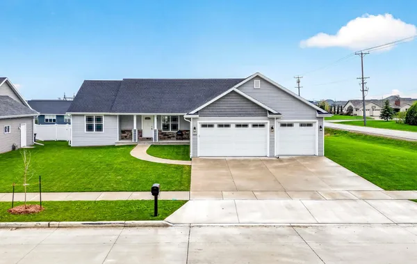 $549,900 | 3309 East Aquamarine Avenue, Appleton, WI 54913