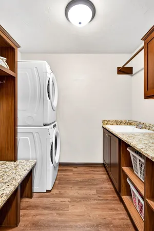 $549,900 | 3309 East Aquamarine Avenue, Appleton, WI 54913