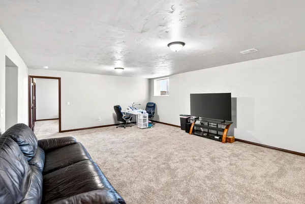 $549,900 | 3309 East Aquamarine Avenue, Appleton, WI 54913