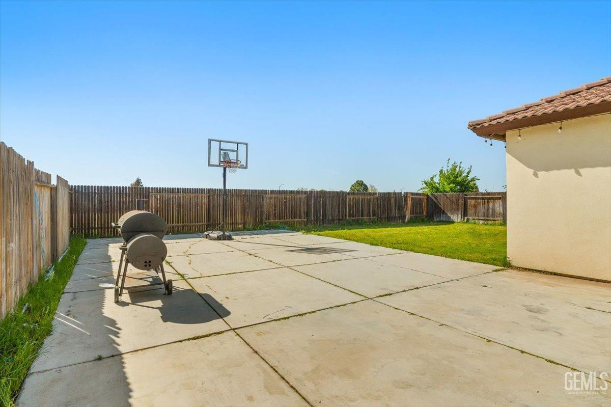 Undisclosed Address Shafter, CA 93263 - Photo 9 of 11 a view of a backyard