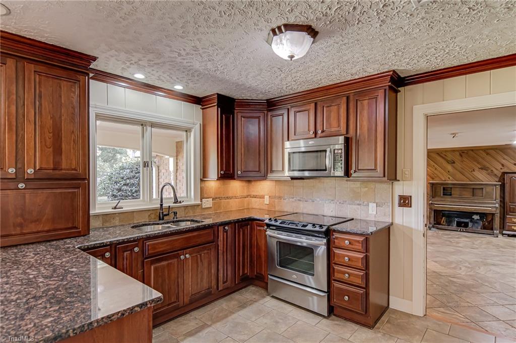 122 Pine Street King, NC 27021 - Photo 11 of 30