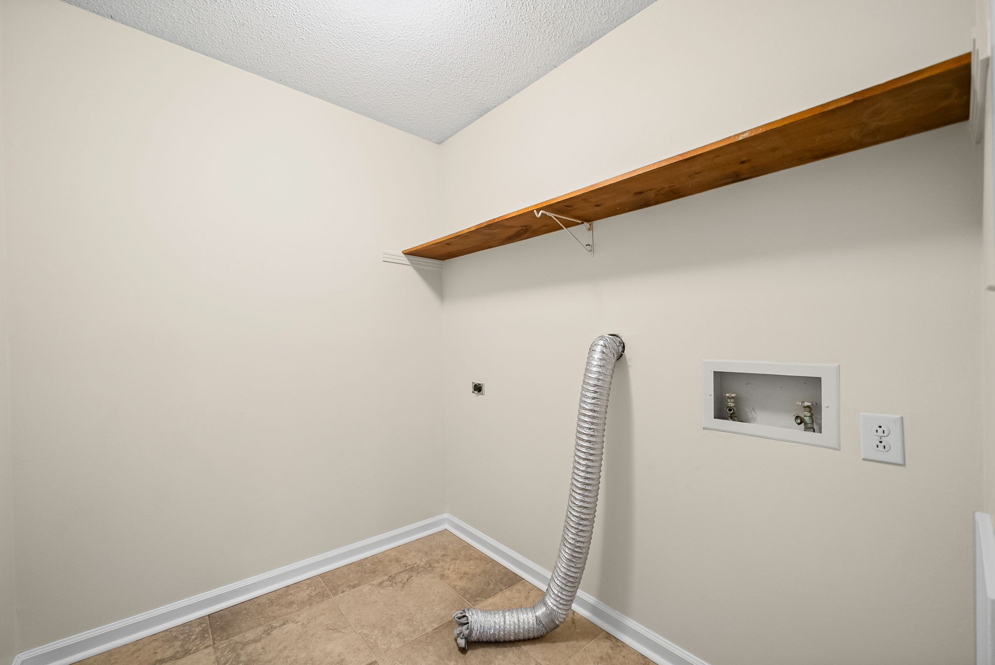 1128 Tobacco Road Clarksville, TN 37042 - Photo 12 of 33