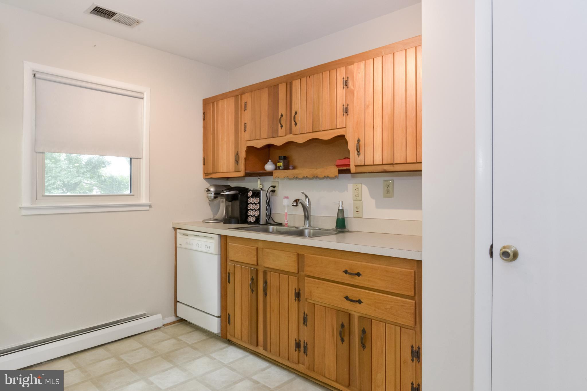 14130 Grayson Road Woodbridge, VA 22191 - Photo 11 of 30 Kitchen